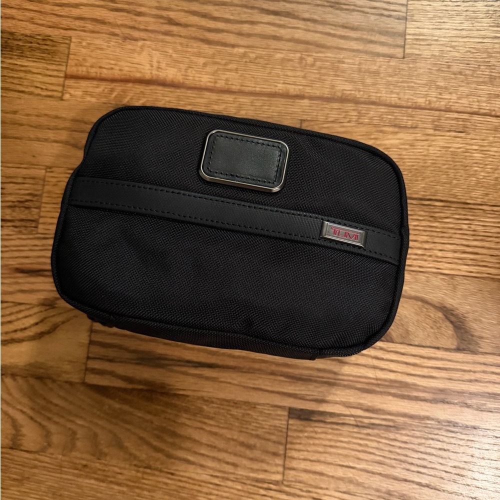 TUMI Alpha Split Travel Kit NWT - image 4